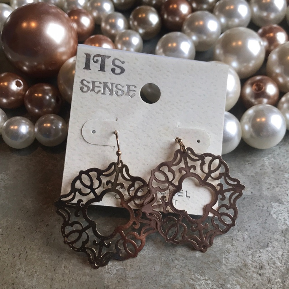 🎀BRAND NEW FROM BOUTIQUE🎀Gold Earrings